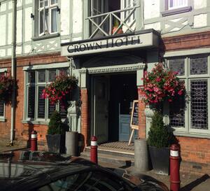 Crown Hotel London Street Chertsey London
